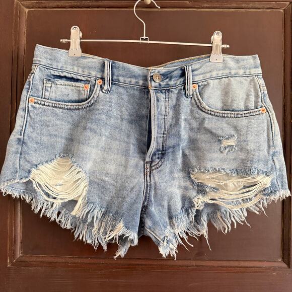 FREE PEOPLE | We the Free Distressed Cutoff Denim Shorts Jean Shorts Size 27 - Picture 1 of 5